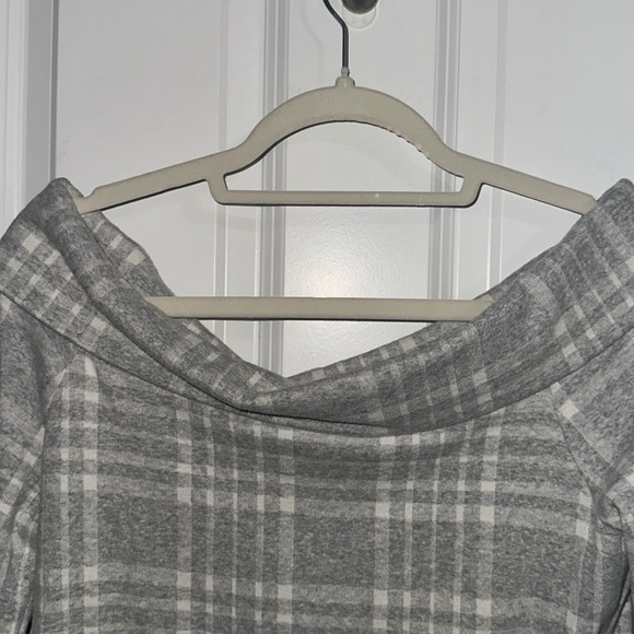 Banana Republic off shoulder top size Medium - Picture 4 of 4